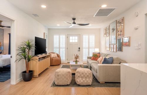 Bay Ho House | The Citrus Oasis