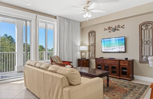 Baytowne Wharf Condo | Aug 4-9 Now Open* Charming Resort Condo Lagoon Style Pool* Hot Tub * Tram Incl'd