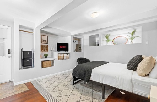 North Park Apartment | Urban Oasis near the Zoo: A Central Studio for 2