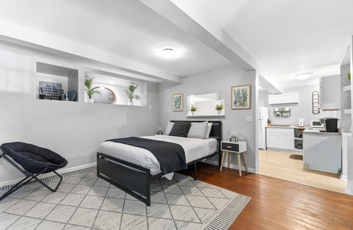 North Park Apartment | Urban Oasis near the Zoo: A Central Studio for 2