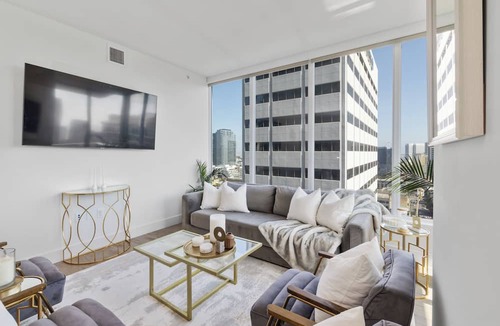 East Village Apartment | 2-bedroom Apartment in heart of Downtown San Diego with amazing Ameneties