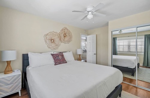 Old Town Apartment | Old Town 2 Bedroom | Walk to Everything | 2 Parking Spaces