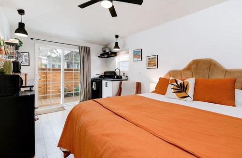 Golden Hill Apartment | 1 mile to Gaslamp—eScooters, Hot tub, Sauna