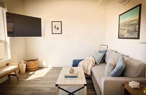 University Heights Apartment | Modern Apt with Balcony Hot Tub, ADA Compliant