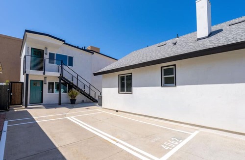 Mission Hills Apartment | Trendy Mission Hills Condo, Parking, Central
