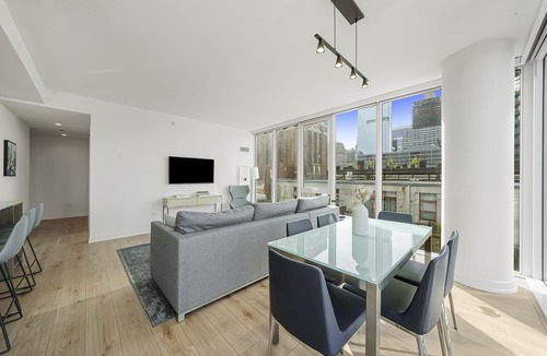 Killgubbin Apartment | Stylish River North Suites: Luxury Living Near Chicago’s Best Shopping&Nightlife