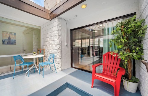 Civic Core Apartment | Bright Remodeled 2 queen beds Studio Close Little Italy