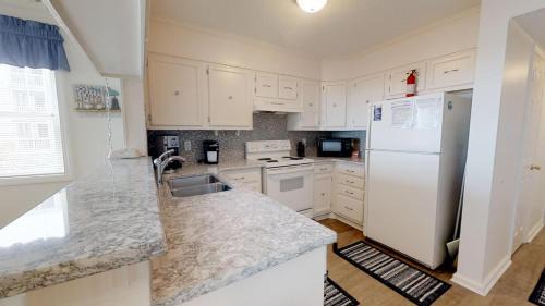 Crescent Beach Apartment | Oceanfront Corner 3BR 1st Floor Easy BeachPool Access Palmwood Villas 110