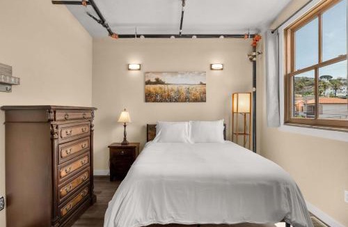 Old Town Apartment | 2 units Close to Restaurants Old Town Barnhouse