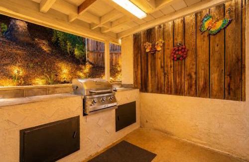 Spring Valley House | Spacious Home with Jacuzzi BBQ & Foosball