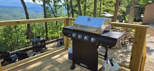 Tallassee House | The Gorgeous Views of the Smokies Family