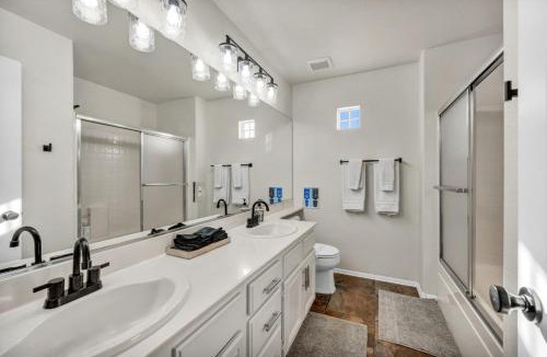 Highland Hills House | Luxury and Harmony in a 6BR Dream Villa; Pool, Hot Tub, Game room, Near the Las Vegas Strip