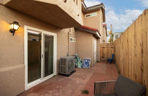 North Pacific Beach House | Walk to beach Prime location Villa