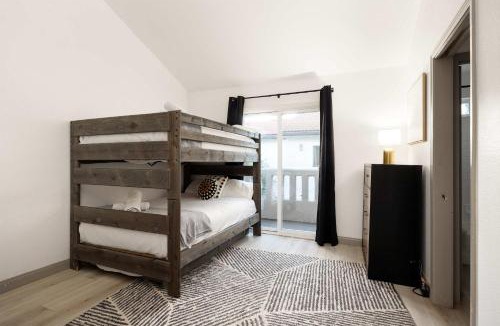 North Pacific Beach House | Walk to beach Great location Villa