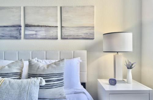 University City Apartment | Modern Apartment in La Jolla UTC - Close to Beaches, Shopping, Dining, UCSD