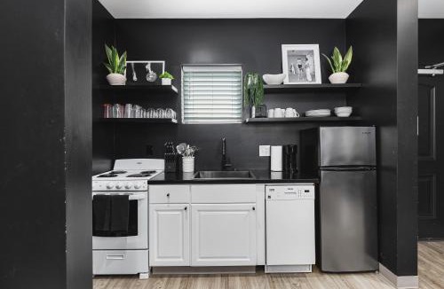 Maxwell Apartment | Condo Near Downtown WALK to restaurants, bars & music
