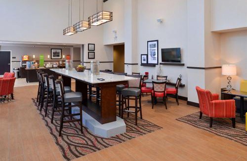 California Hotel | Hampton Inn & Suites California University-Pittsburgh