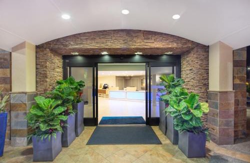 Mission Hills Hotel | Holiday Inn Express San Diego Airport-Old Town by IHG