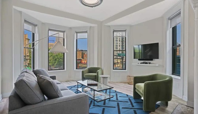 The Neighborhood Hotel - Lincoln Park