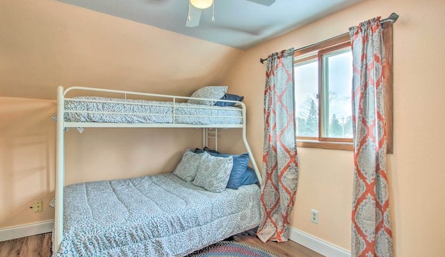 Bright Crosby Home - Walk to Main St & Beach!