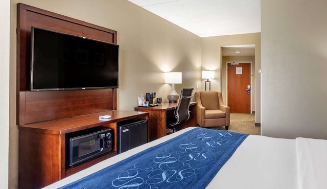 Comfort Suites Manchester near Arnold AFB