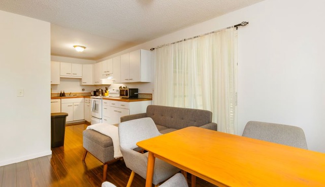 Family-friendly 2BR Duplex Garage Backyard