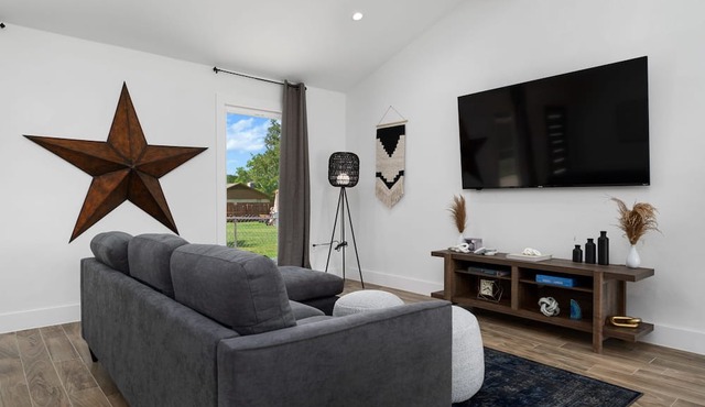 The Gateway 6BED 2 Houses GameRoom Pool