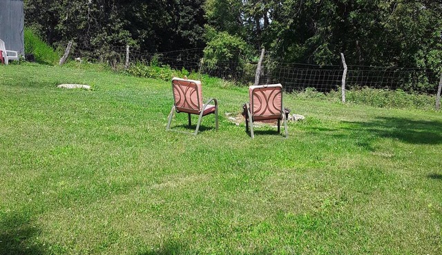 Pleasant 2-bedroom country farm house with AC in Medora. City get-a-way