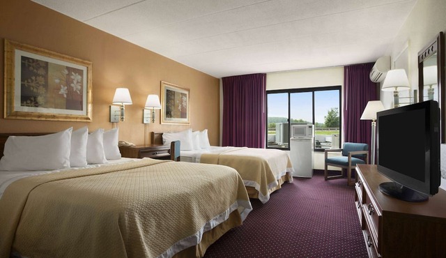 Ramada by Wyndham Pittsburgh/New Stanton