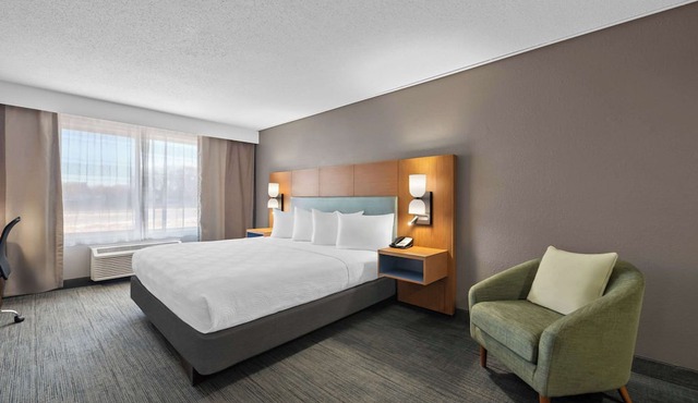 Country Inn & Suites by Radisson, Coon Rapids, MN
