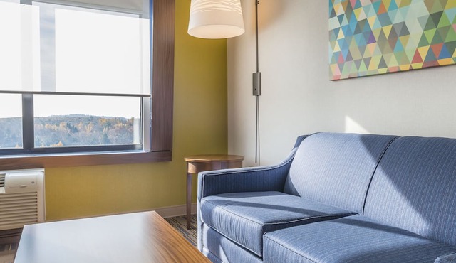 Holiday Inn Express & Suites Clarion by IHG