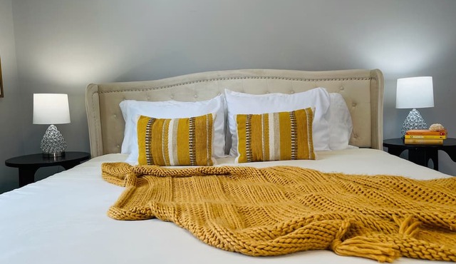 Walk to ACRISURE in 23 Mins! King Bed + FREE private park ✭Perfect Locale✭