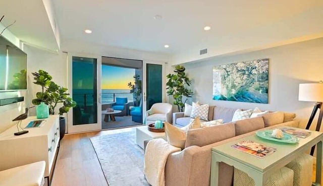 Stunning Oceanfront Getaway at Windansea Beach