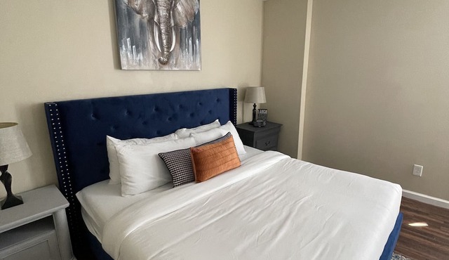 ✪King Bed Apartment✪ in Suburbs | Perfect Long Term Stay