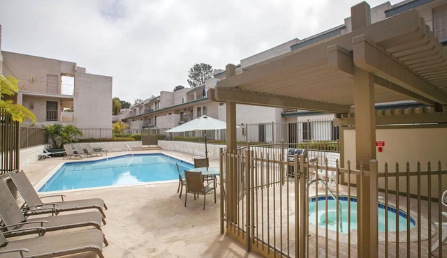 Easy Breezy - Affordable, Cute Condo in the Heart of Del Mar-Extended Getaway