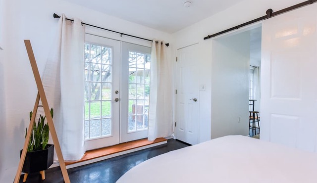 Stewart Studio- Private yard and lake access