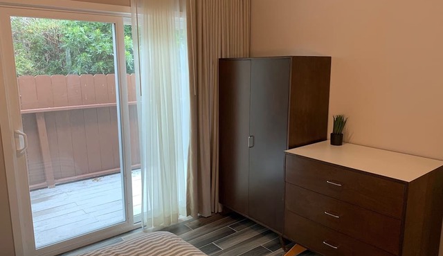 Newer private apart-hotel suite in Old Town