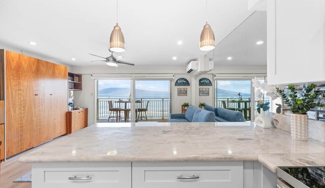 New Listing! Heart of Lahaina, an Oceanfront stay