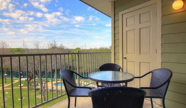 RRC A203 Sweet Retreat On The Comal