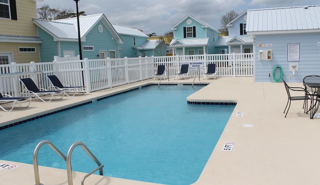 Comfortable and Clean Townhouse, One Block From beach