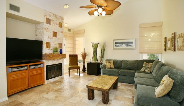Luxury La Jolla Shores Getaway - Steps to Beach