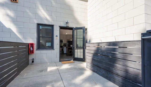 New City Chic Retreat | Mins to Beach & Downtown!
