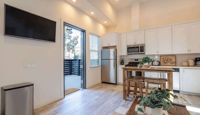 Chic Side-by-Side Units: Perfect for Groups!