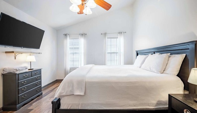 ‼️3BR Lakefront in Nashville w/BBQ & Hot Tub
