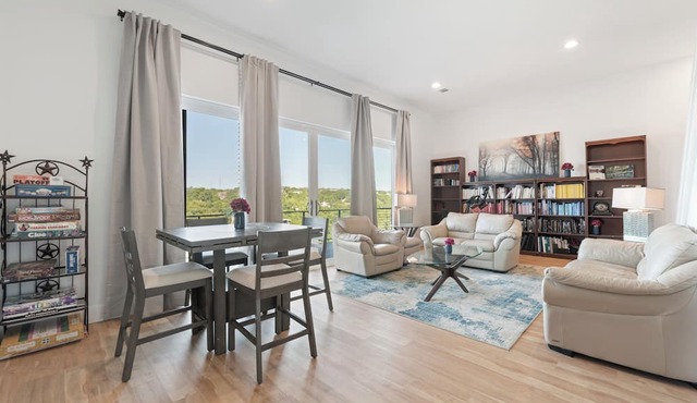 Sleek and Modern Home in Austin - 30 Day+ Rental