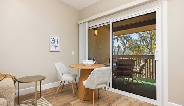 Boardwalk Treehouse- La Jolla Monthly Rental Near Beaches, Torrey Pines, UCSD