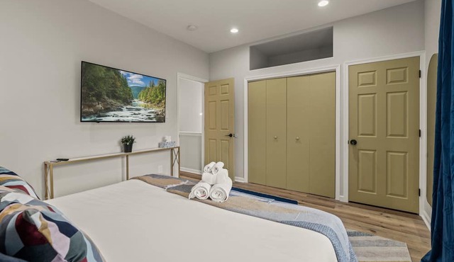 Fam Friendly 3BR | Roof Deck | Steps to US History