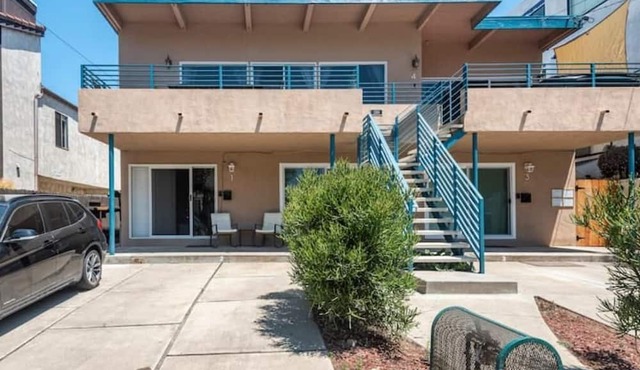 Bayside Chic: Stylish Oasis in a Spacious Studio