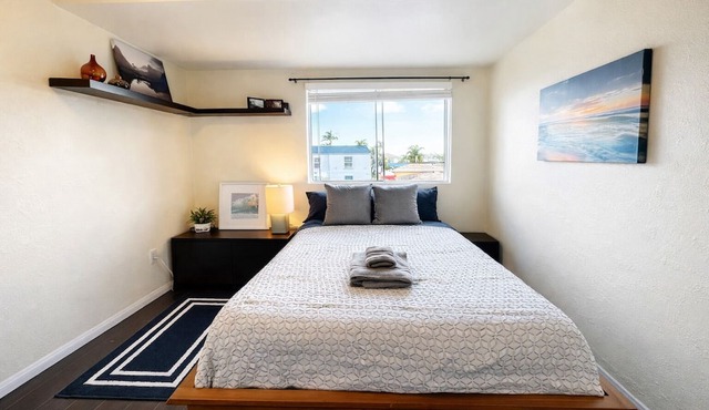 Sunset Haven: Lakeside Charm in Ocean Beach