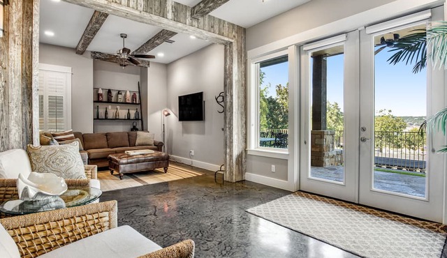 Huge luxury villa with lake views, outdoor kitchen, alfresco patio, bunk room